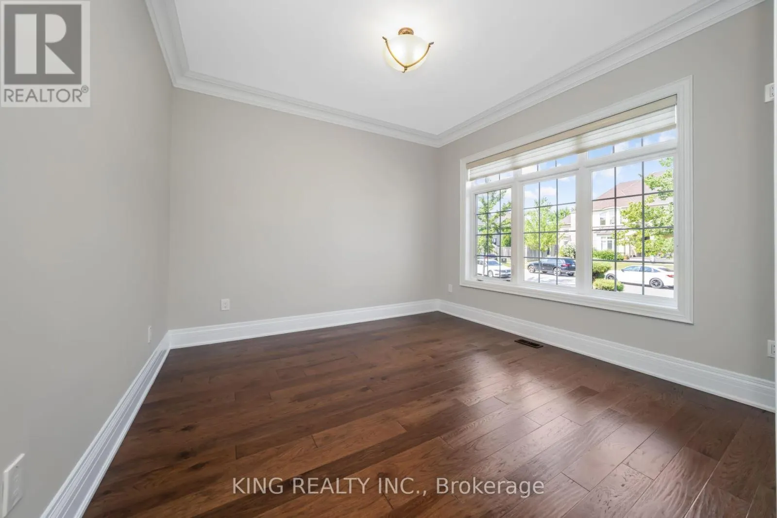 136 COASTLINE DRIVE
