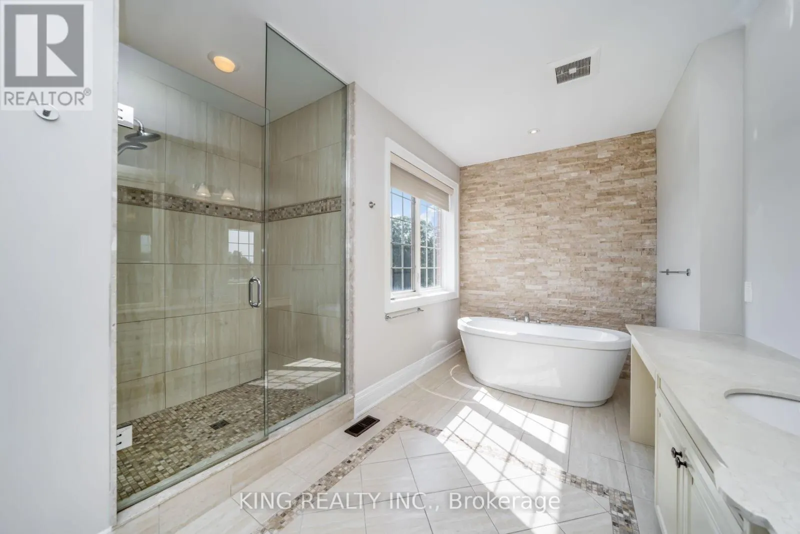 136 COASTLINE DRIVE