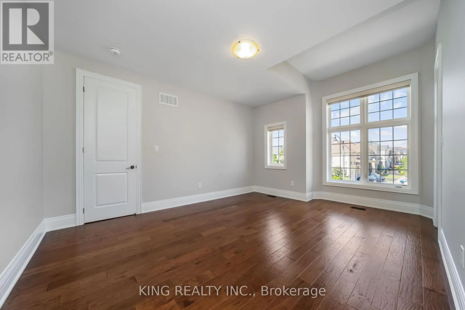 136 COASTLINE DRIVE