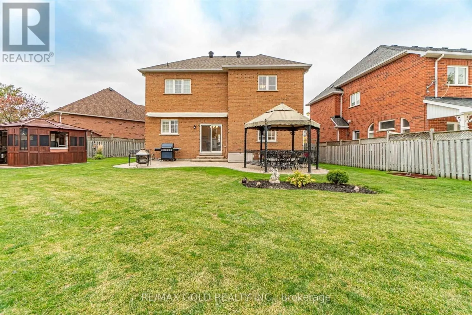 28 HILLSON COURT W