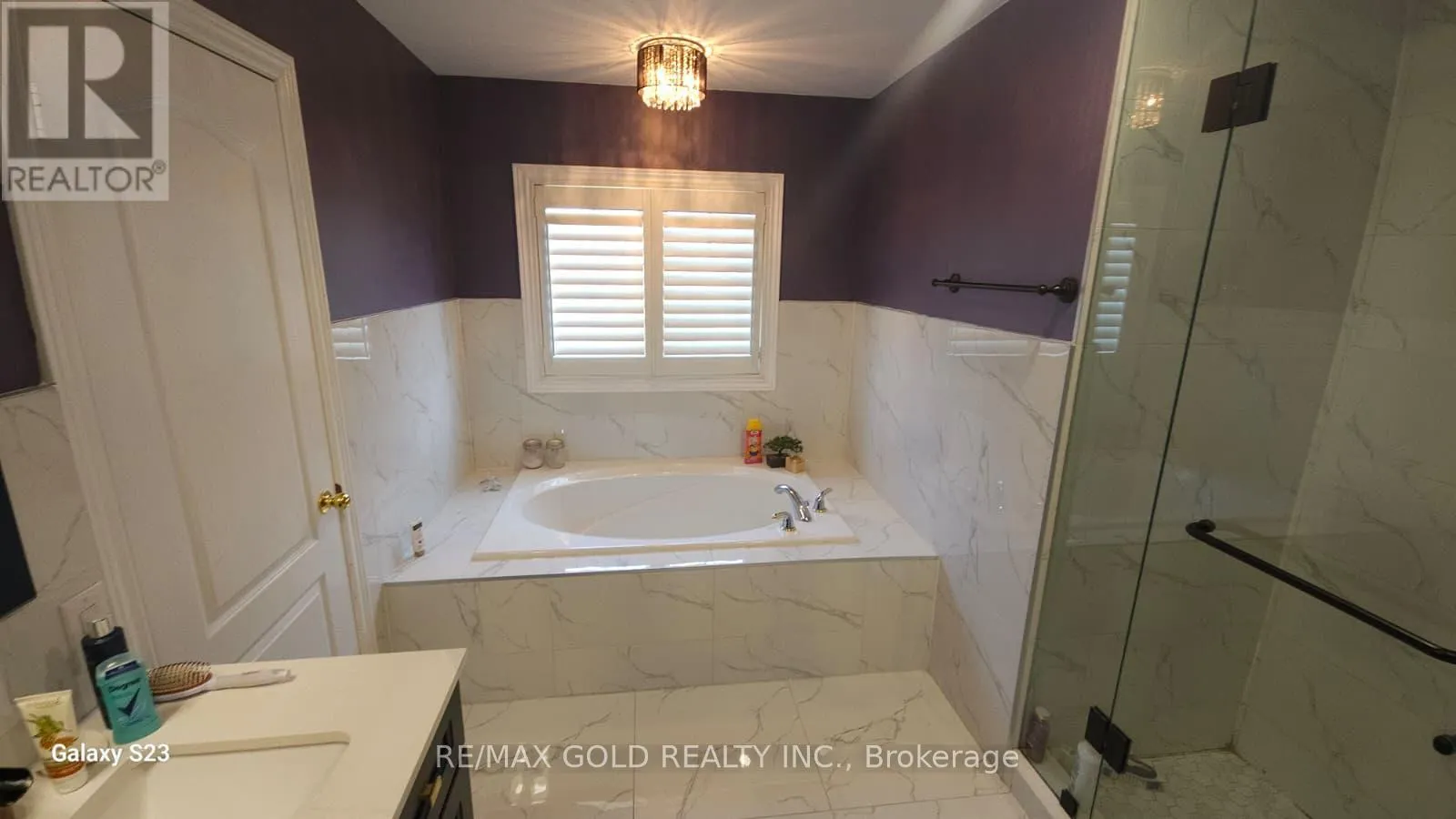28 HILLSON COURT W