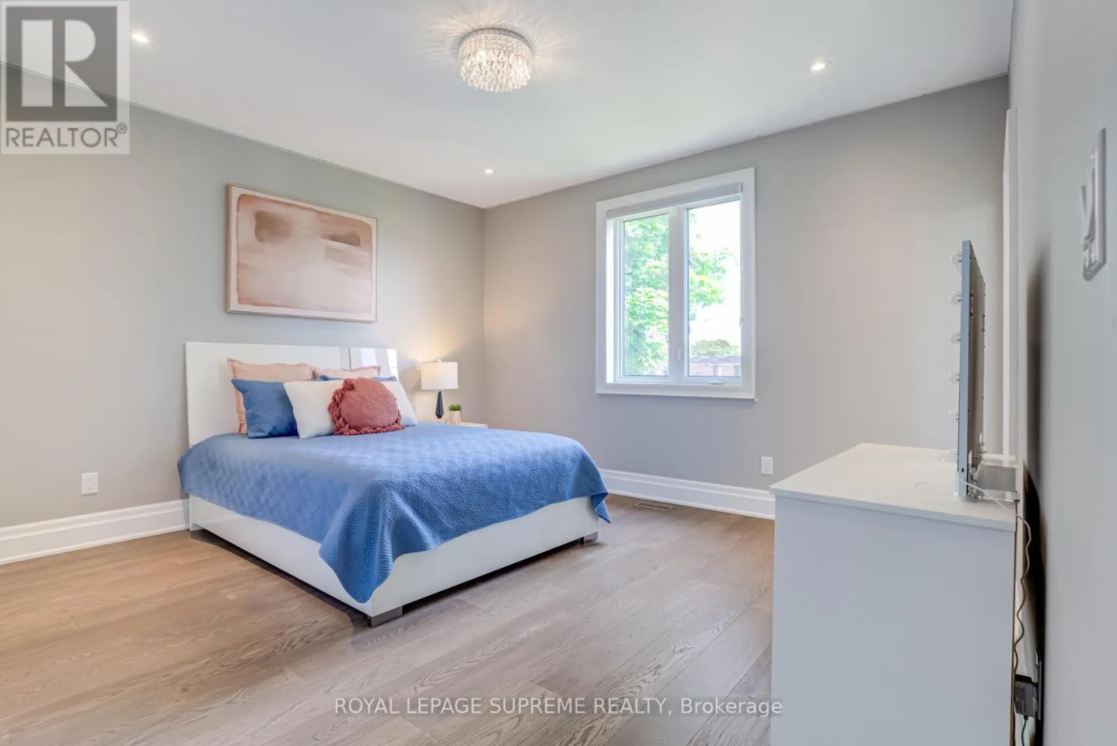 15 PARKCHESTER ROAD