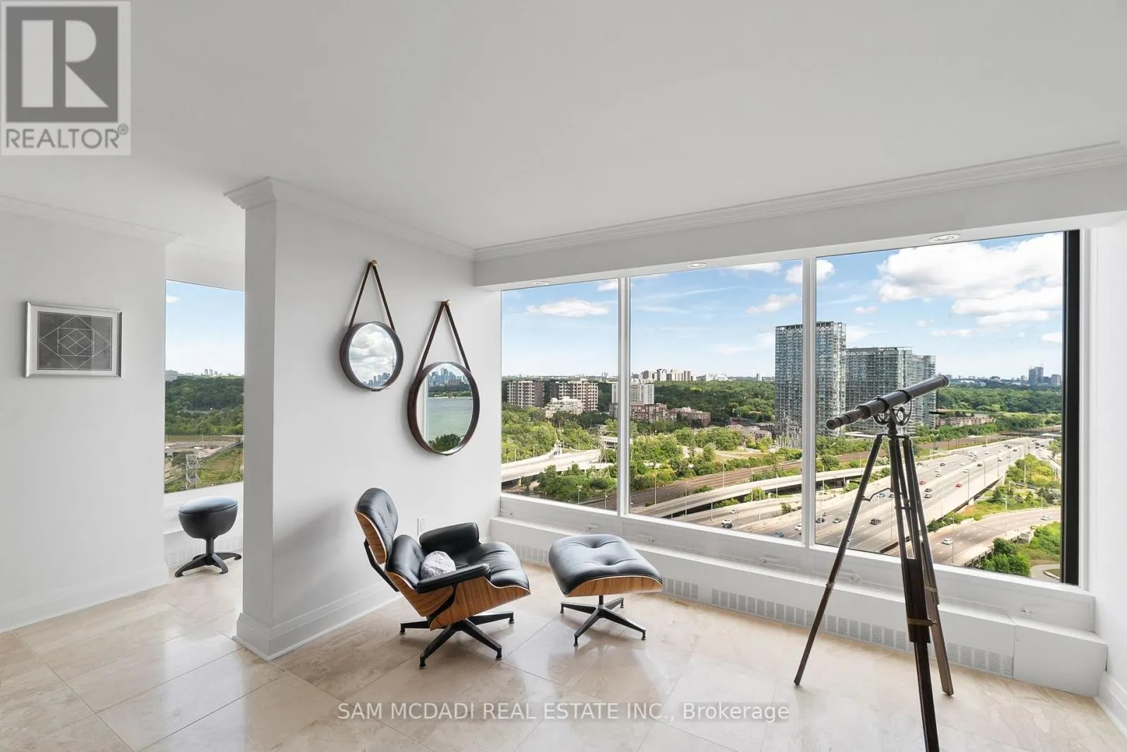 2212 - 2045 LAKESHORE BOULEVARD W