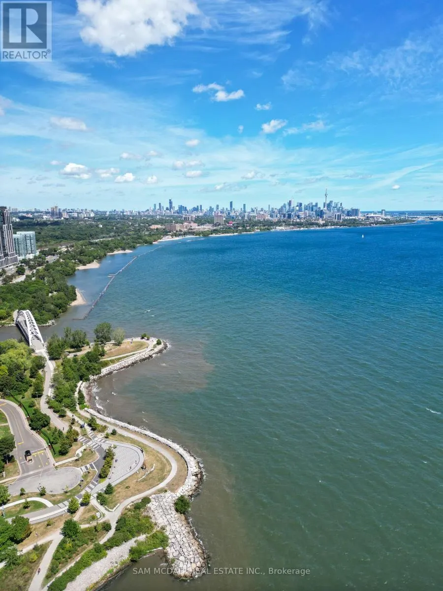 2212 - 2045 LAKESHORE BOULEVARD W