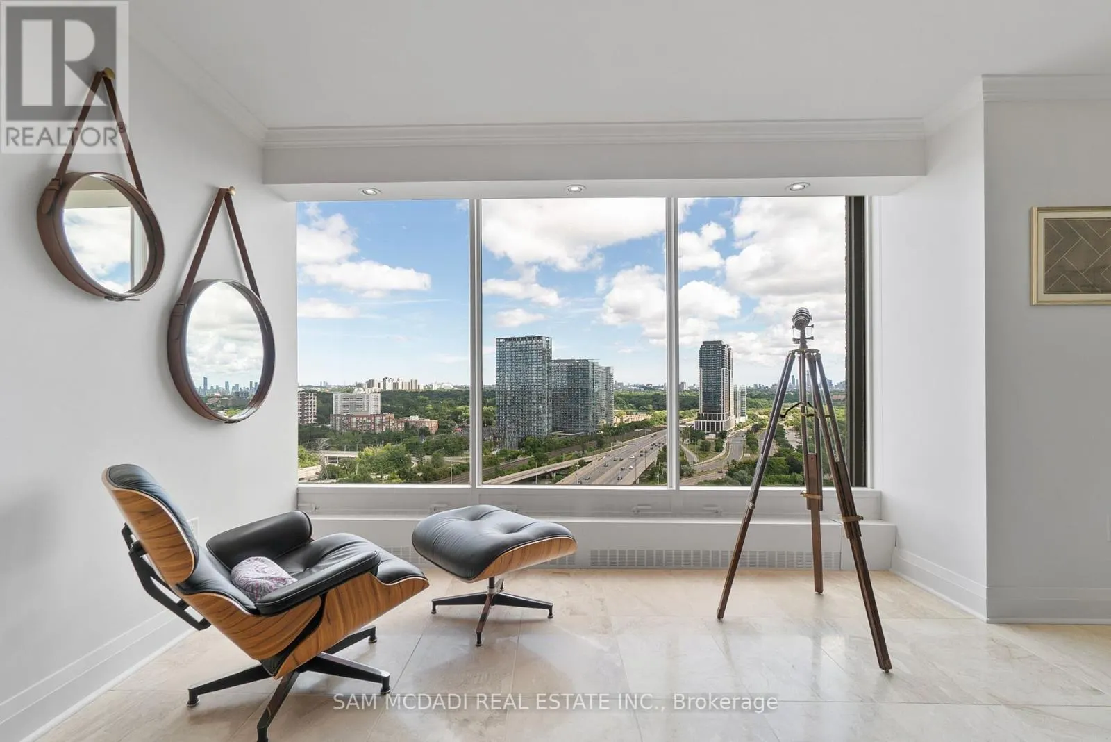 2212 - 2045 LAKESHORE BOULEVARD W