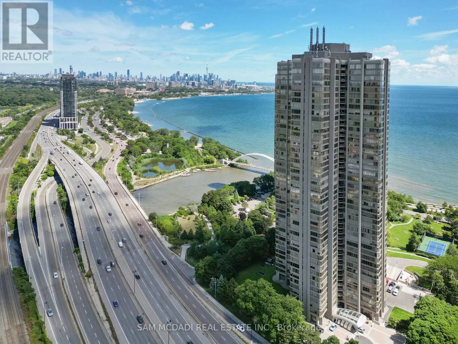2212 - 2045 LAKESHORE BOULEVARD W