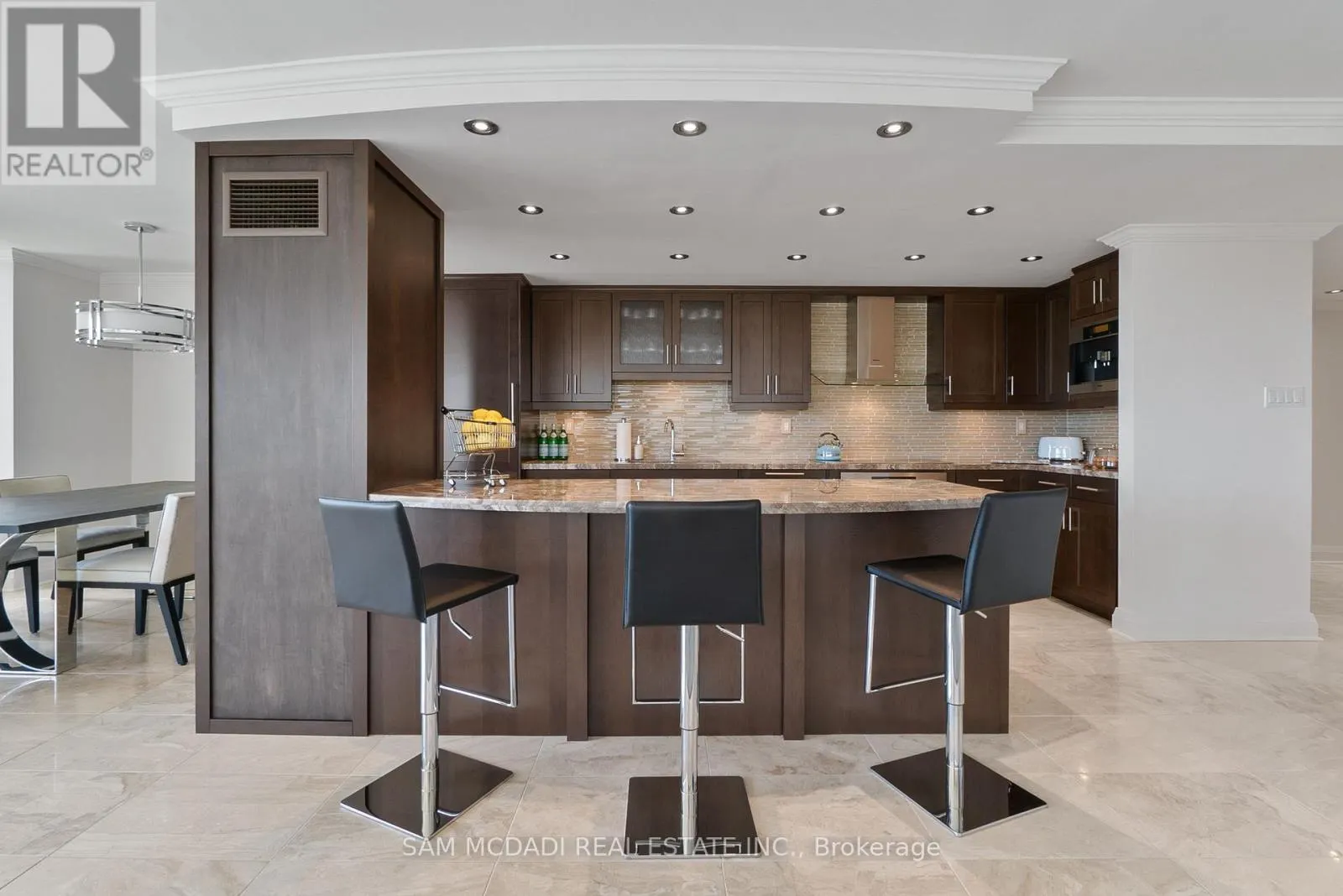 2212 - 2045 LAKESHORE BOULEVARD W