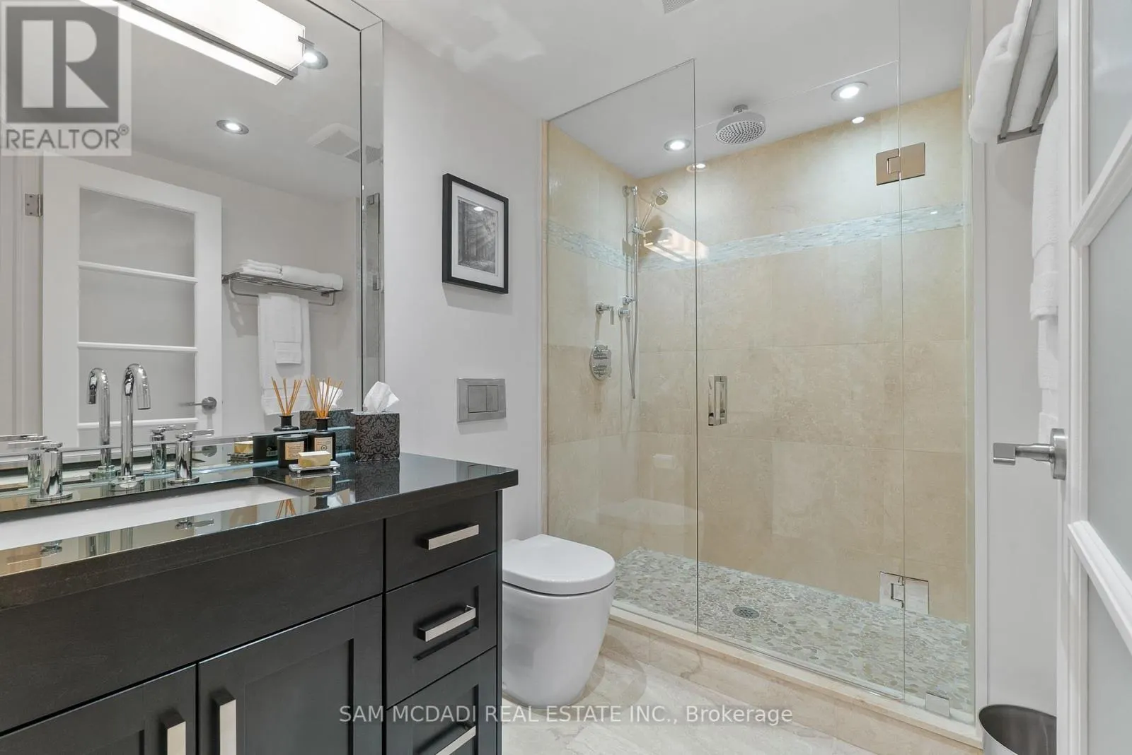 2212 - 2045 LAKESHORE BOULEVARD W