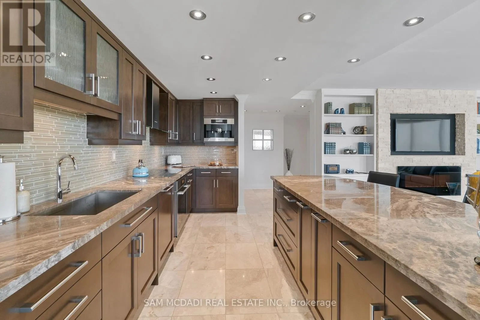 2212 - 2045 LAKESHORE BOULEVARD W