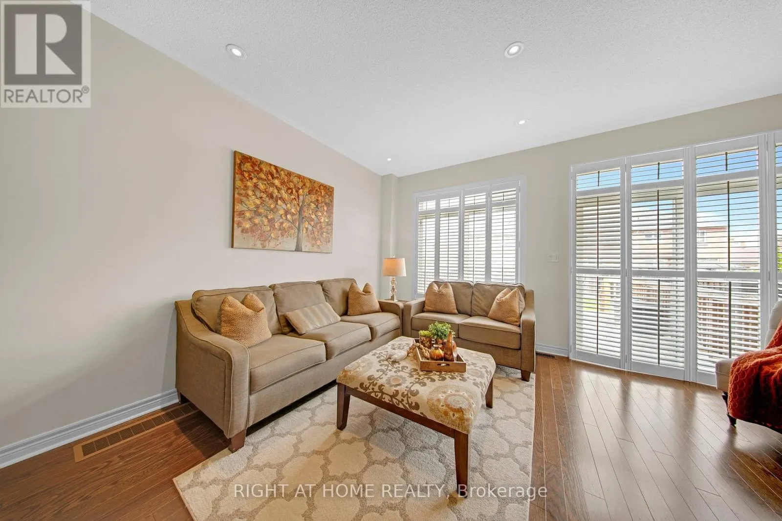 51 LORENZO CIRCLE