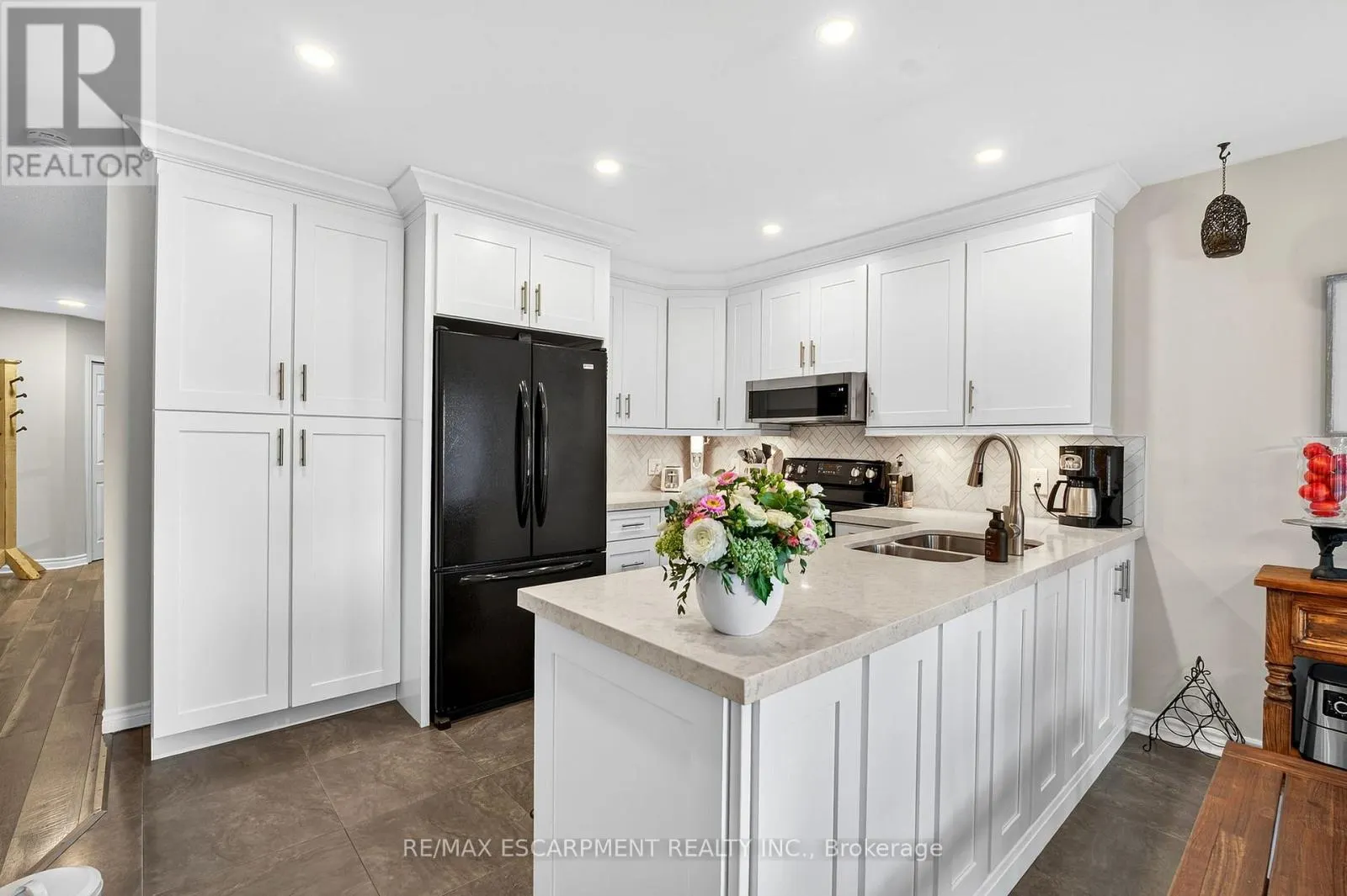 4118 PINCAY OAKS LANE