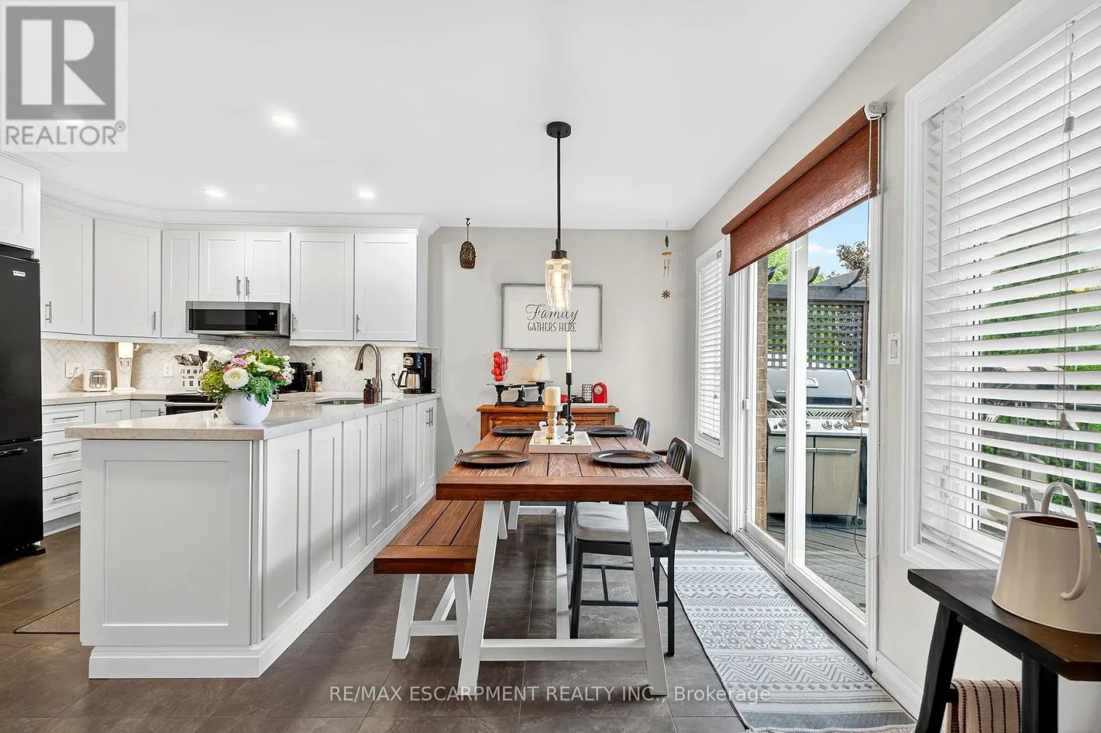 4118 PINCAY OAKS LANE