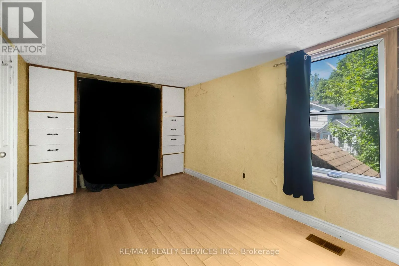 2 PARSONS AVENUE