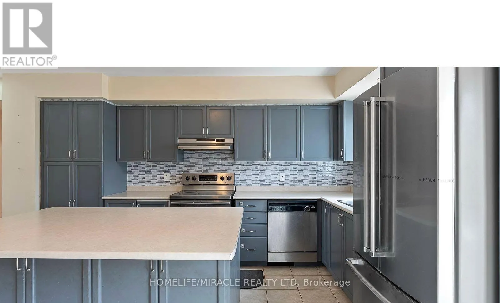 61 - 60 FAIRWOOD CIRCLE