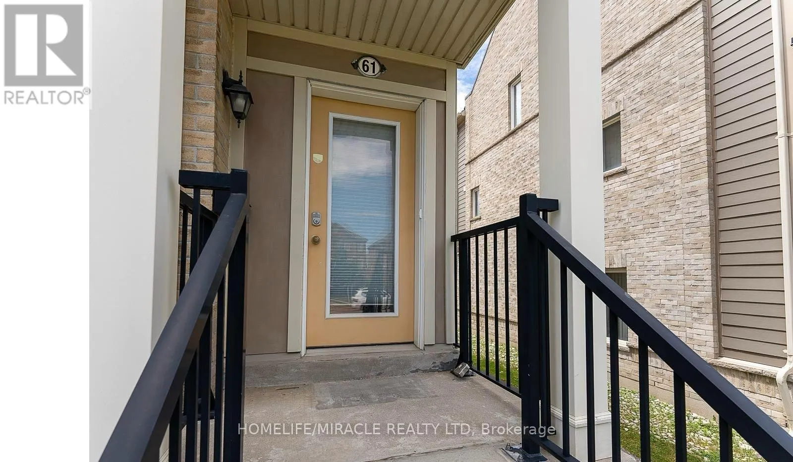 61 - 60 FAIRWOOD CIRCLE