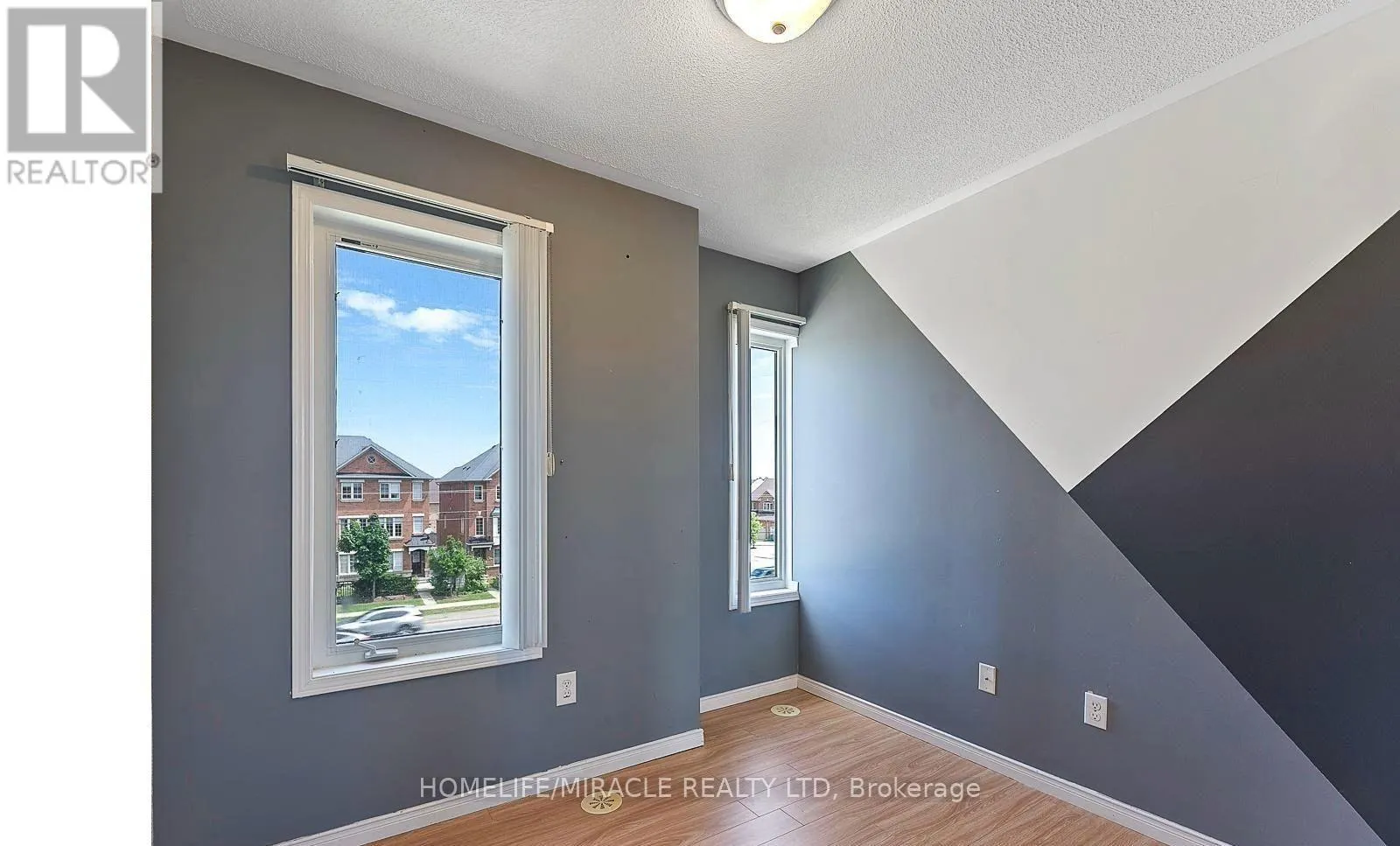 61 - 60 FAIRWOOD CIRCLE