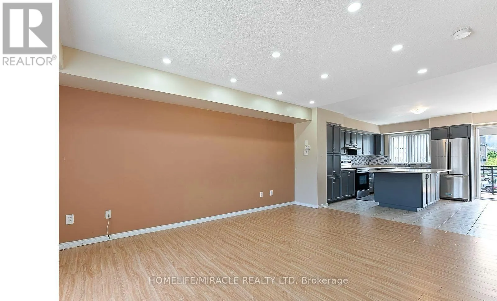 61 - 60 FAIRWOOD CIRCLE
