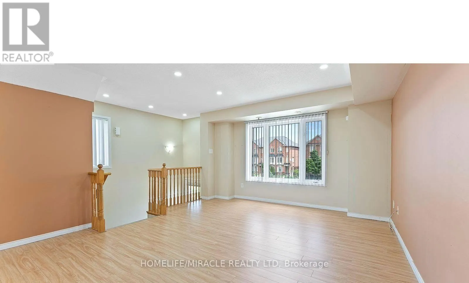 61 - 60 FAIRWOOD CIRCLE