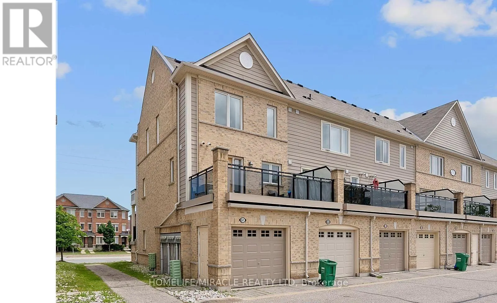 61 - 60 FAIRWOOD CIRCLE