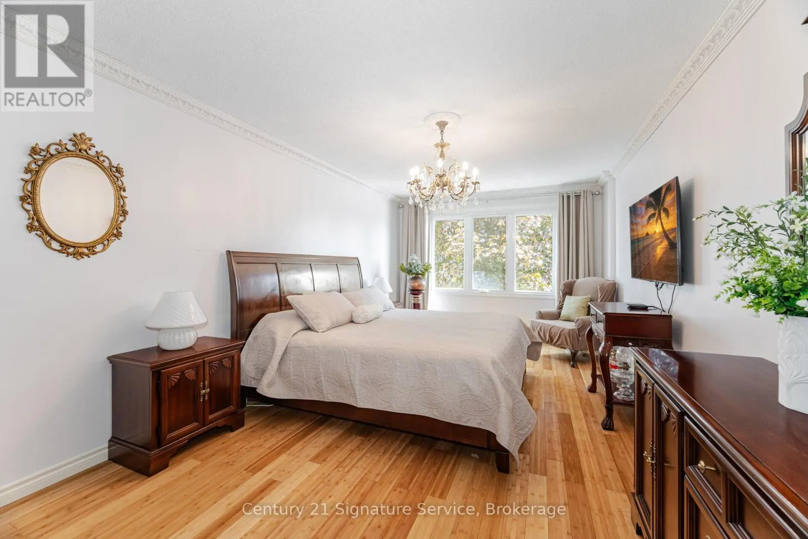 5955 LADYBURN CRESCENT