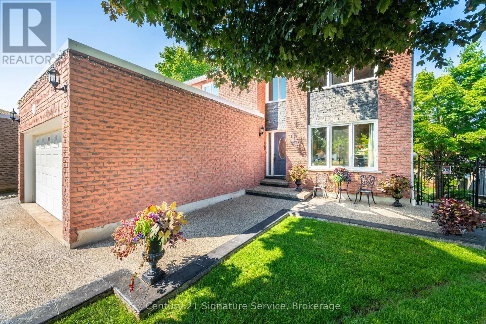 5955 LADYBURN CRESCENT