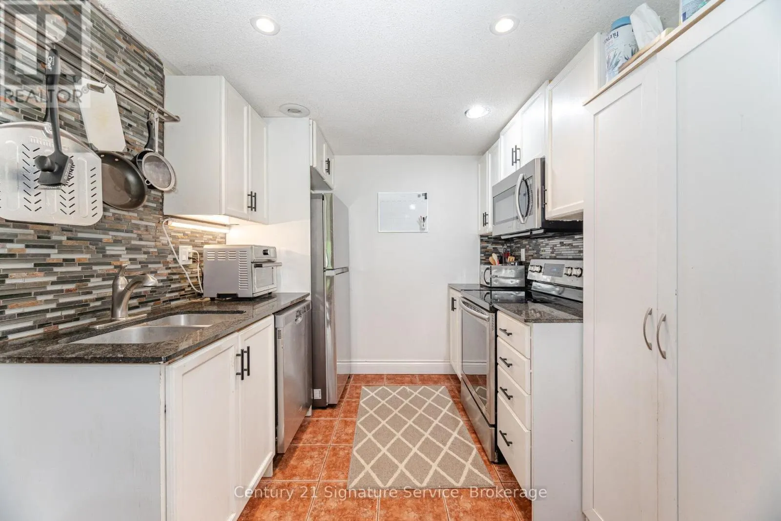 5955 LADYBURN CRESCENT