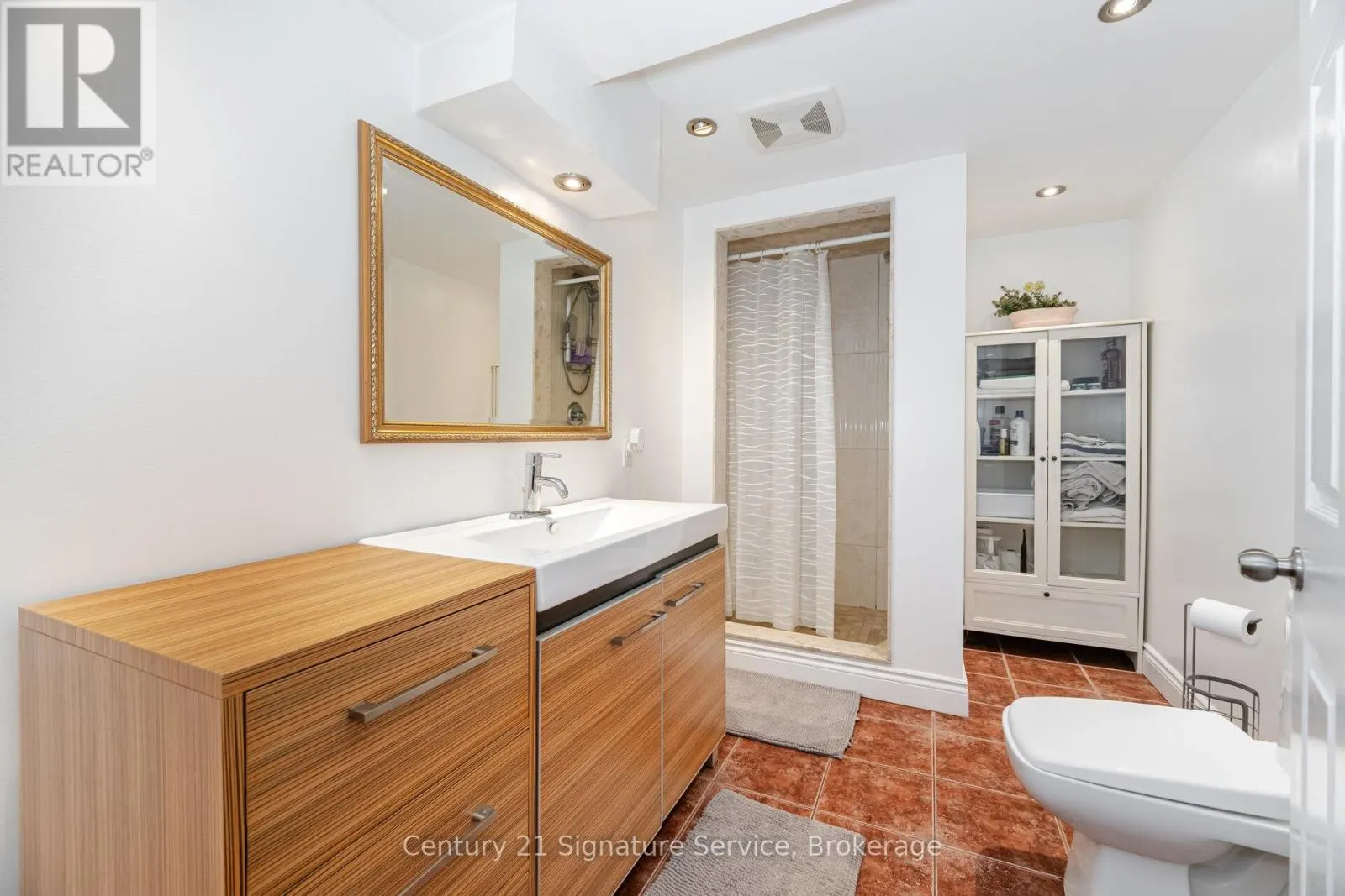 5955 LADYBURN CRESCENT
