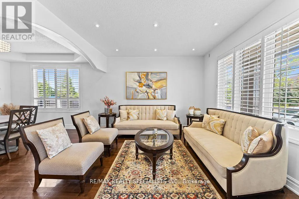 104 TREELINE BOULEVARD
