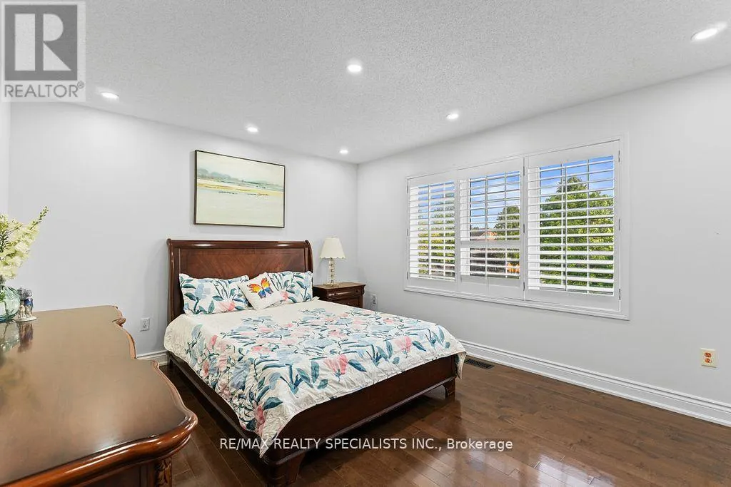 104 TREELINE BOULEVARD
