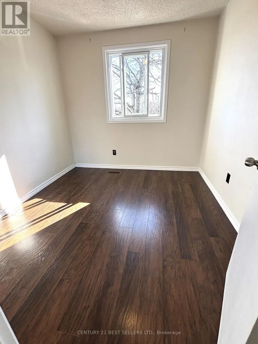 63 - 3025 CEDARGLEN GATE