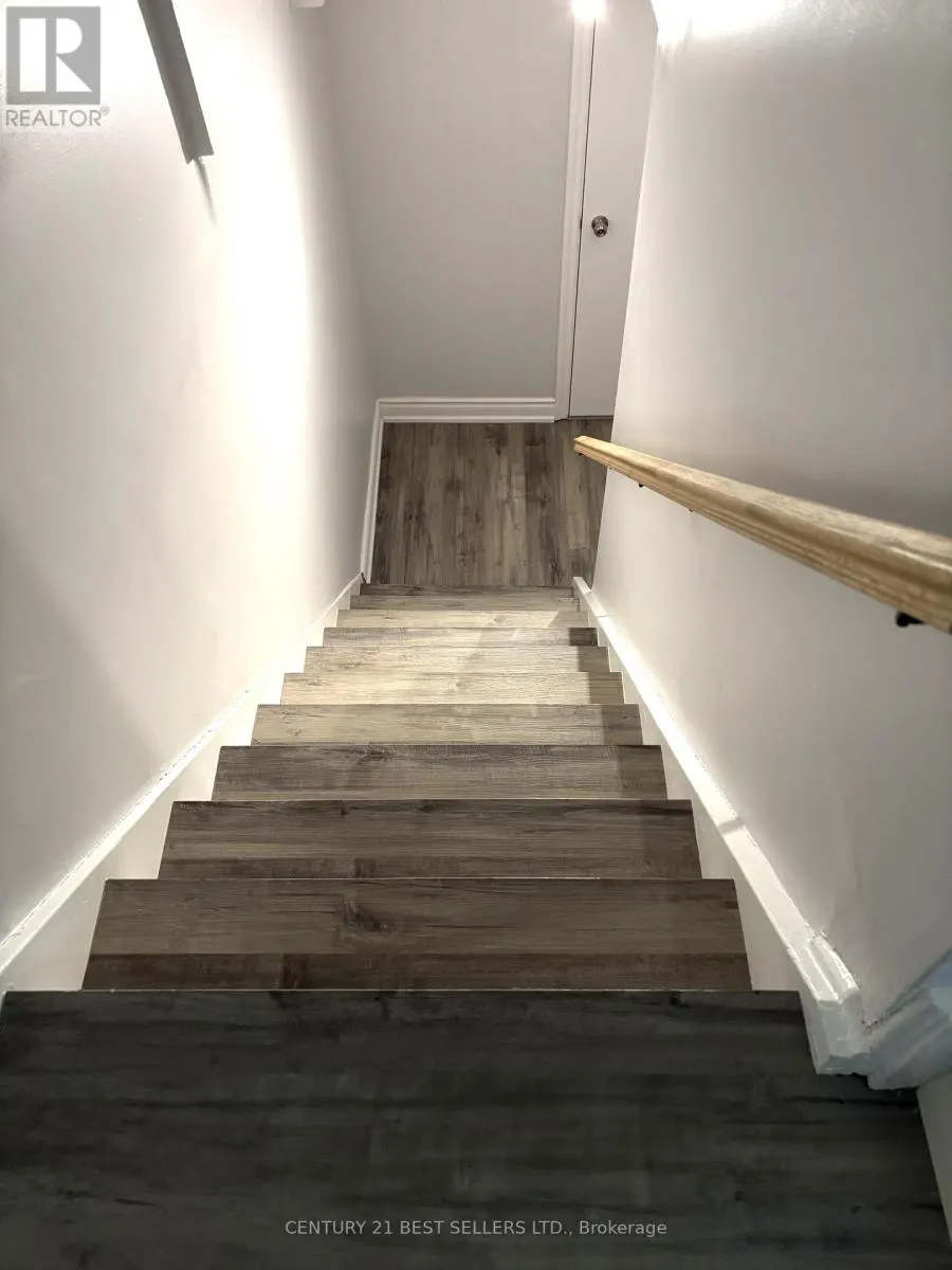 63 - 3025 CEDARGLEN GATE