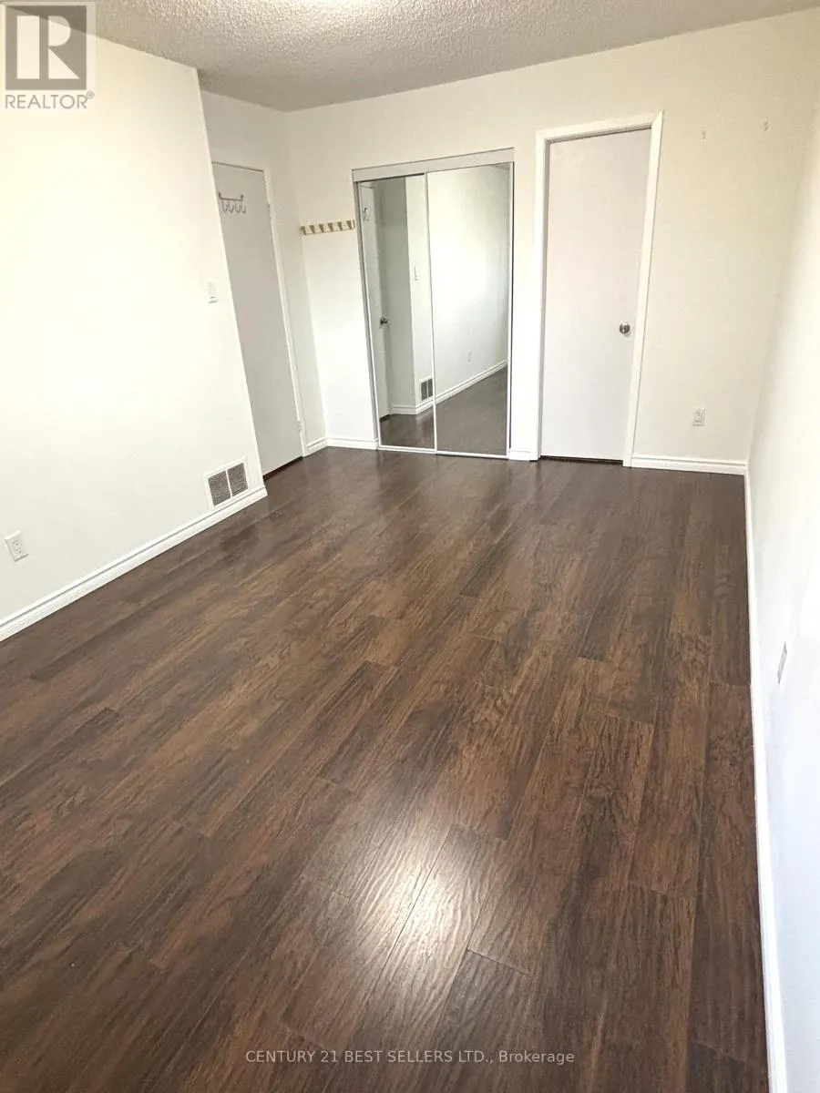 63 - 3025 CEDARGLEN GATE
