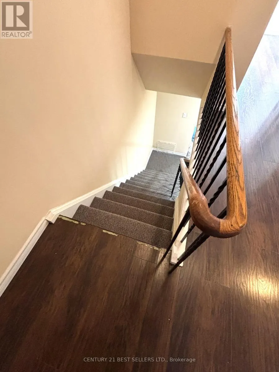 63 - 3025 CEDARGLEN GATE