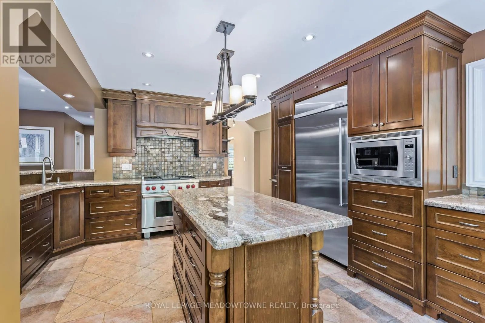 8 JASON CRESCENT