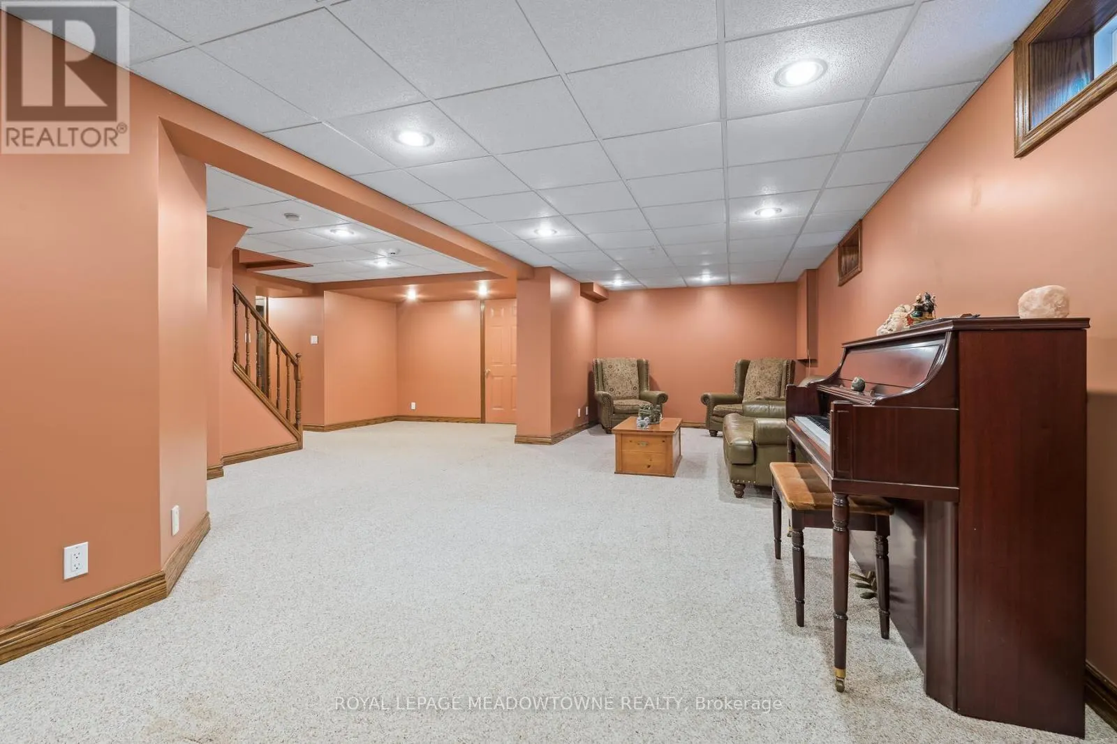 8 JASON CRESCENT
