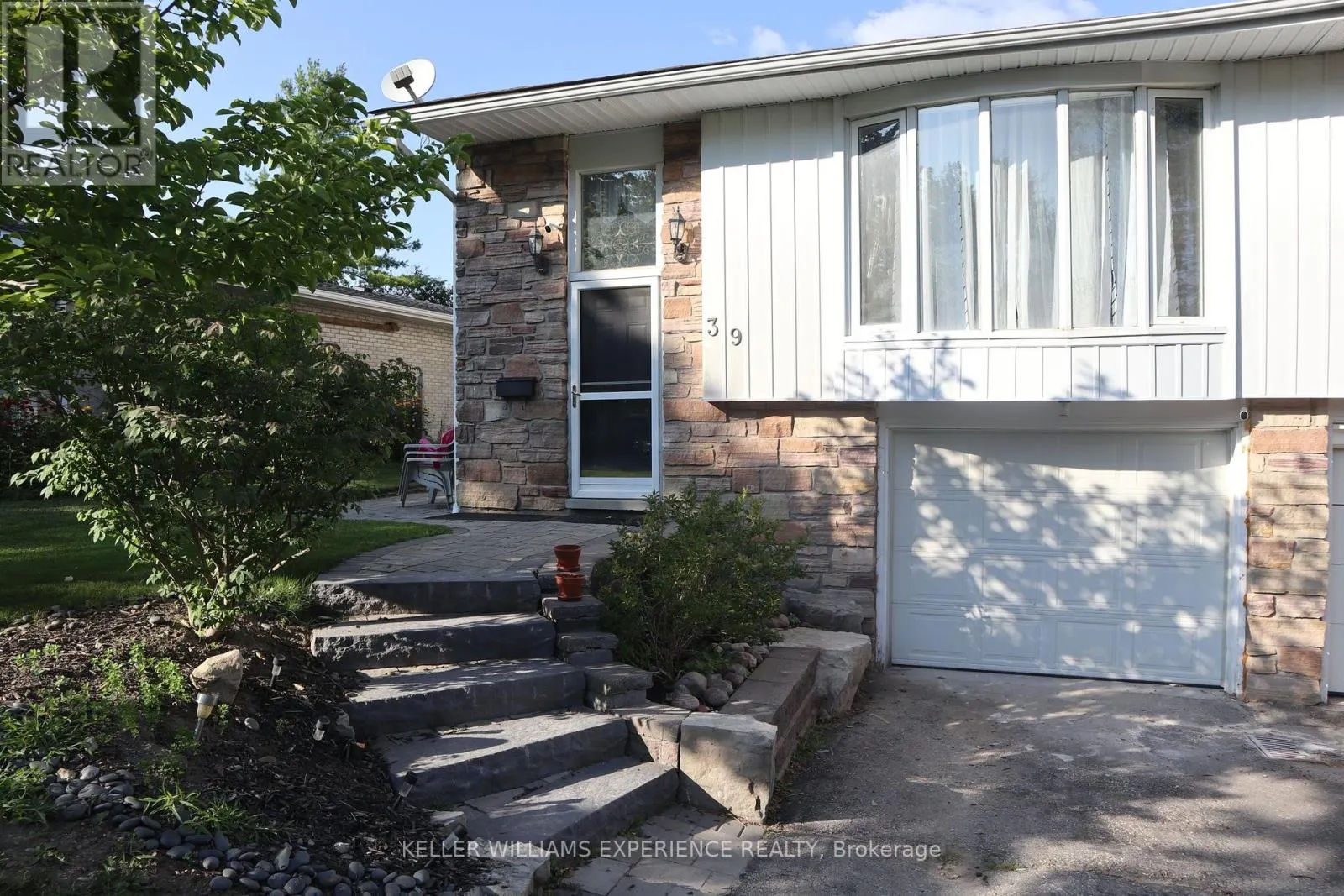LOWER - 39 ERINDALE AVENUE