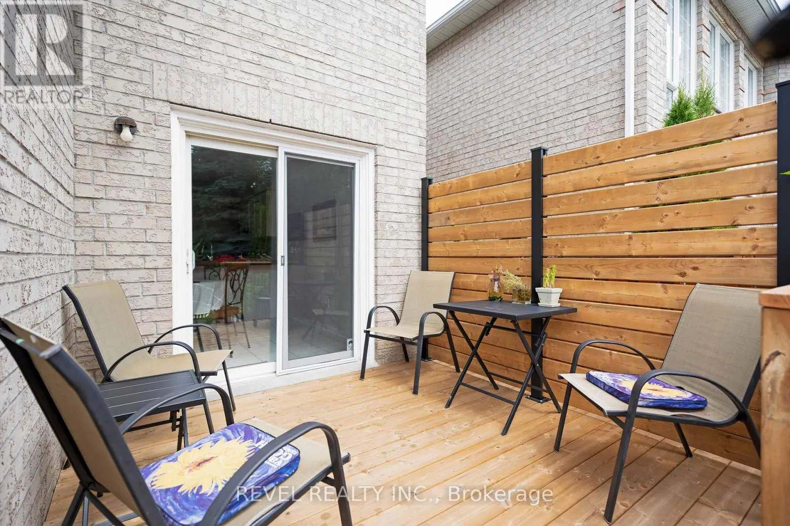 21 EWART STREET