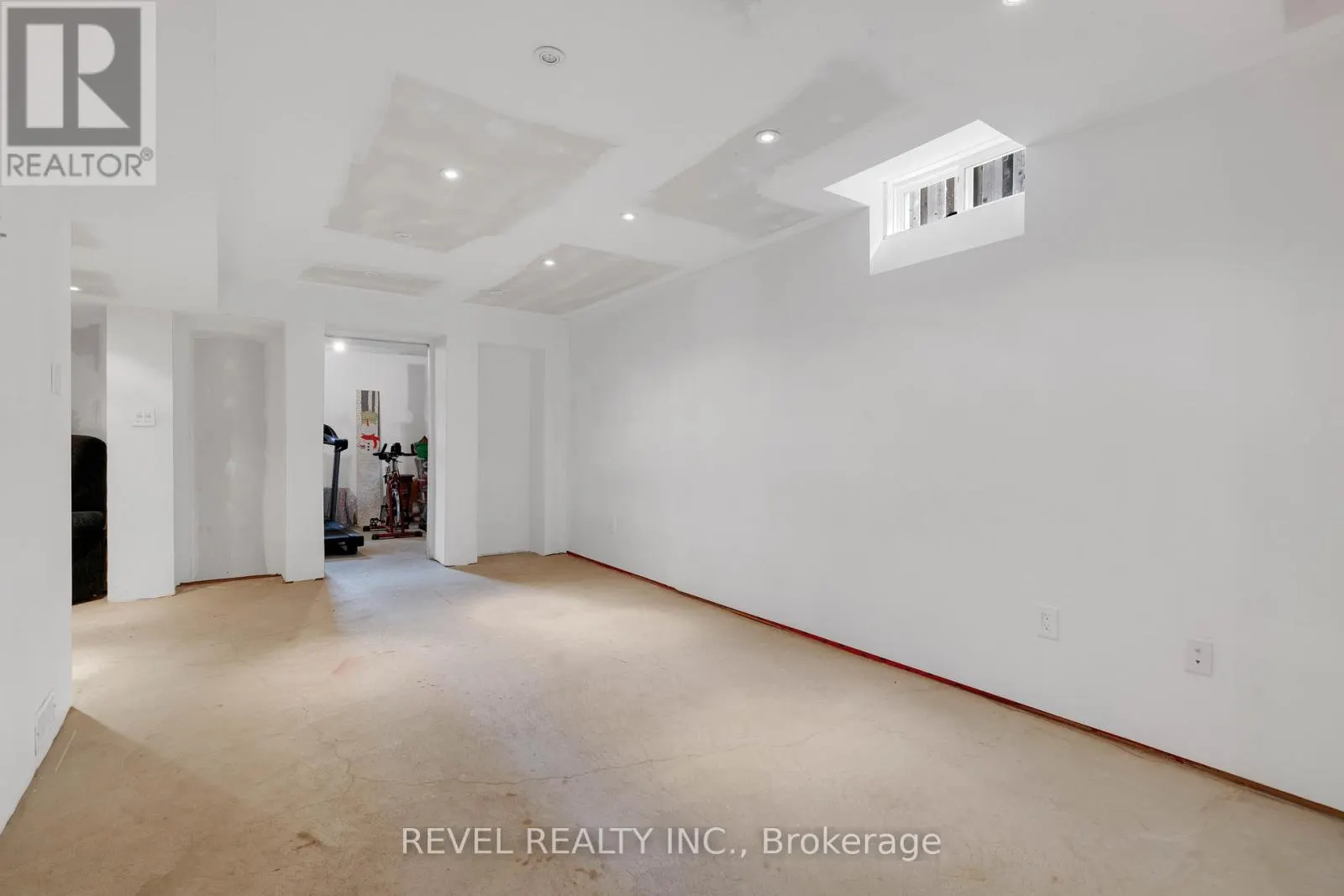 21 EWART STREET