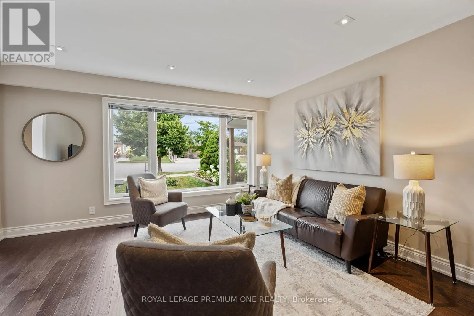 8 BUTTERCUP CRESCENT