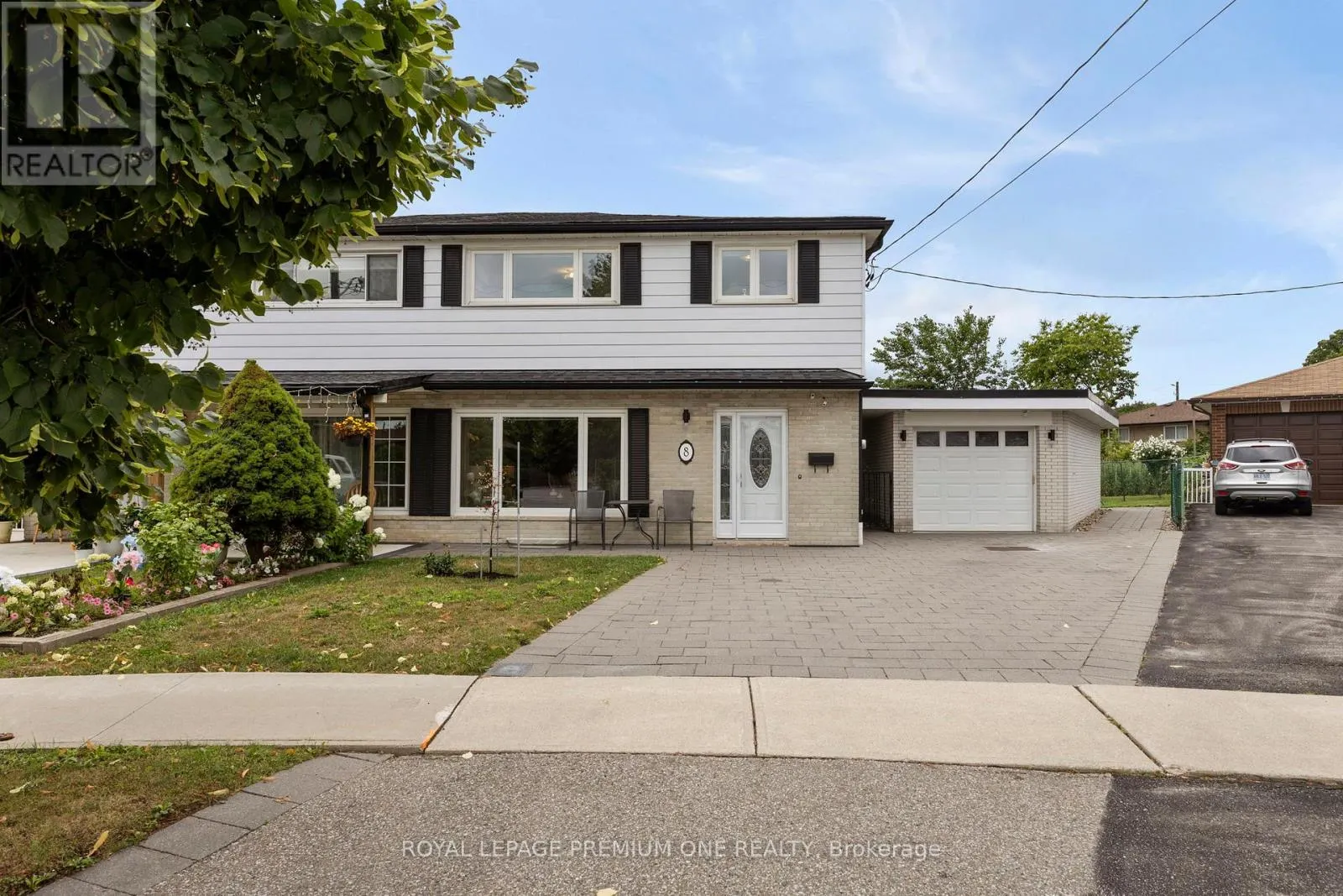 8 BUTTERCUP CRESCENT