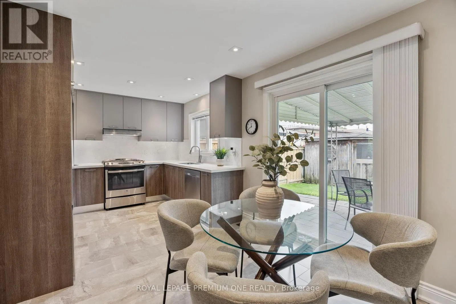 8 BUTTERCUP CRESCENT