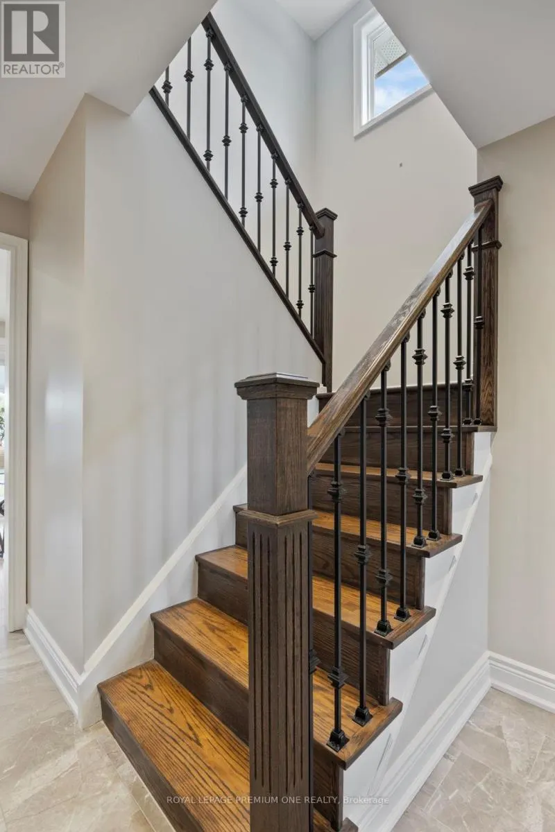 8 BUTTERCUP CRESCENT