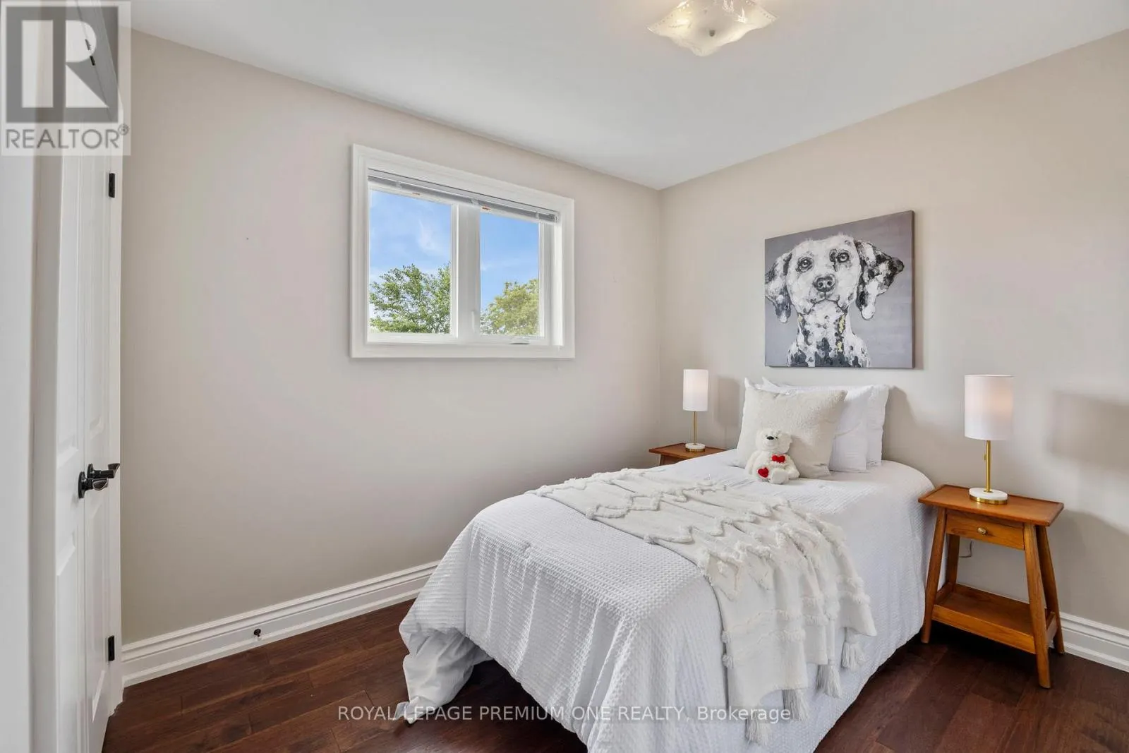 8 BUTTERCUP CRESCENT