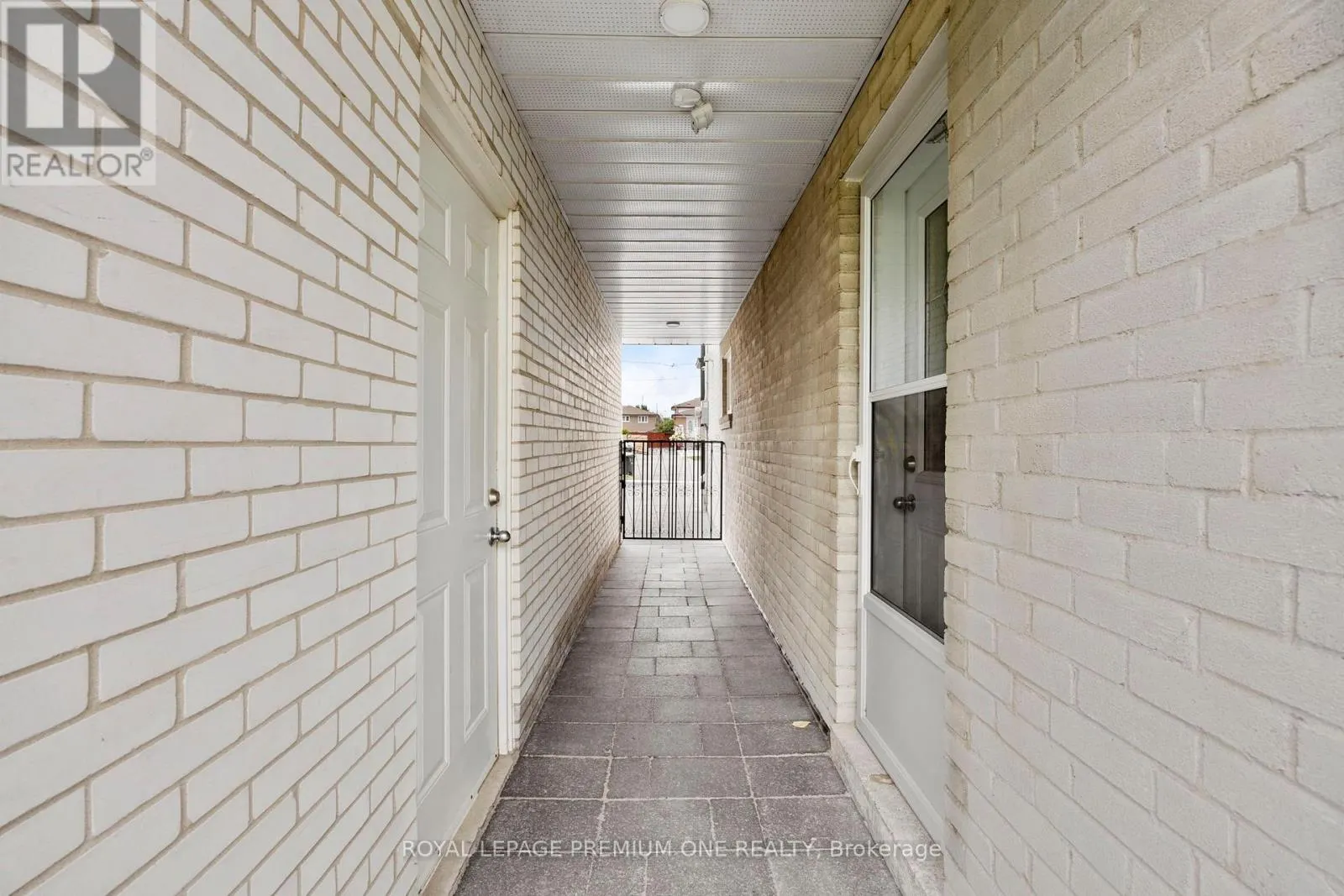 8 BUTTERCUP CRESCENT
