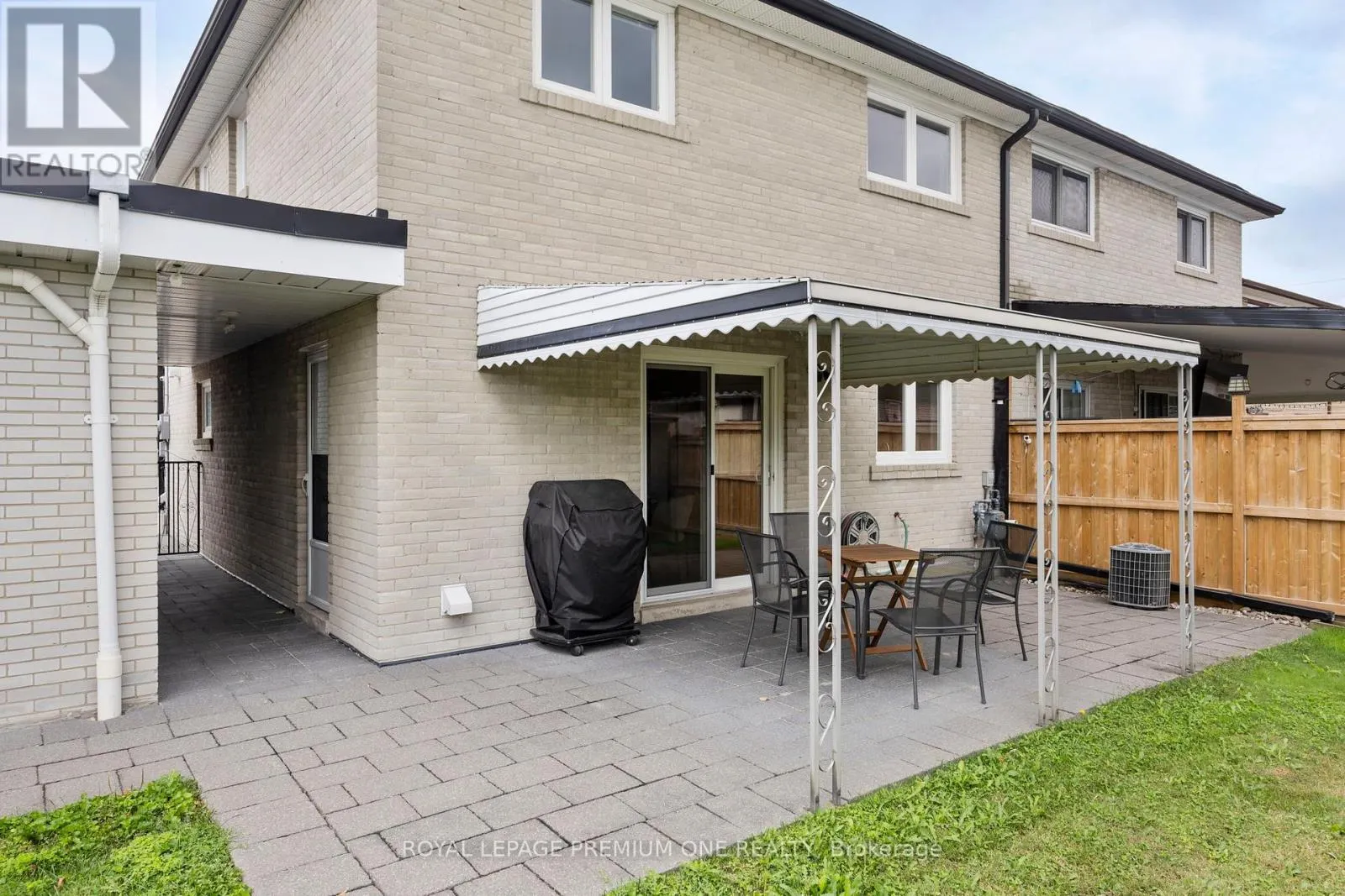 8 BUTTERCUP CRESCENT