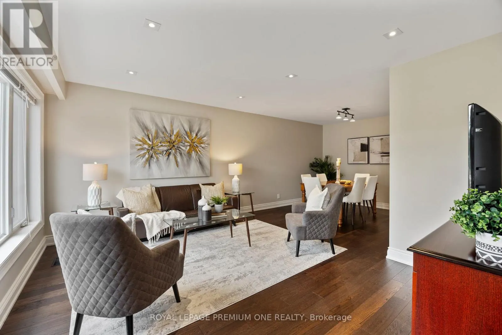 8 BUTTERCUP CRESCENT