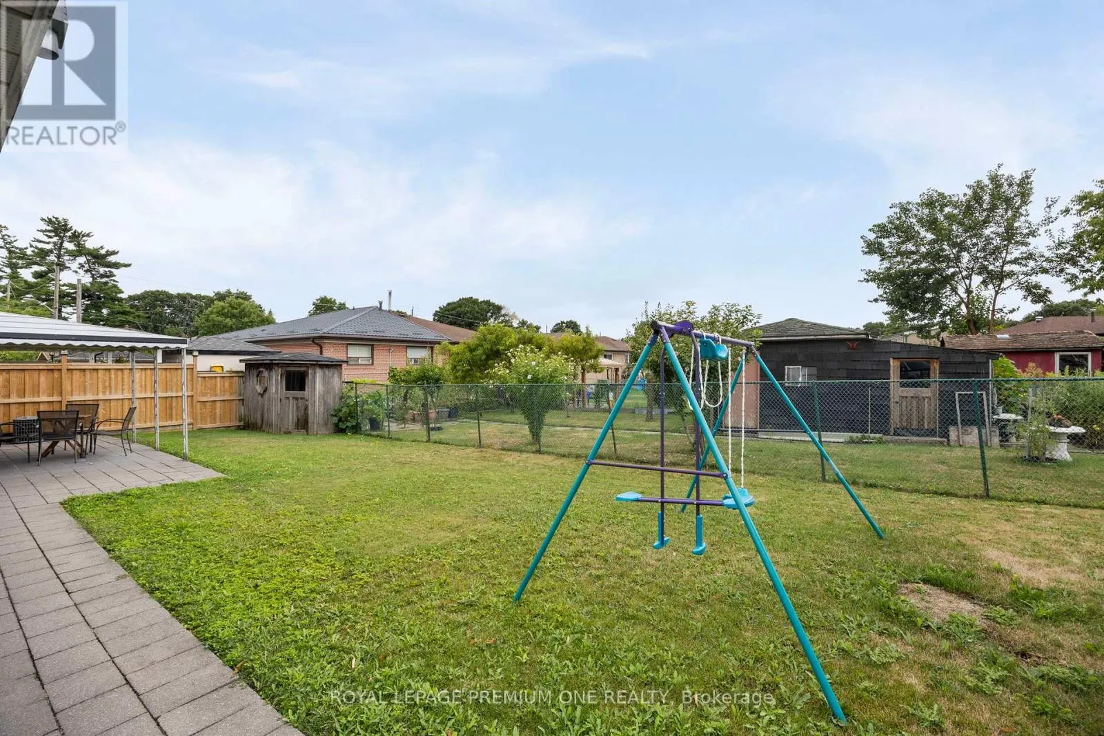 8 BUTTERCUP CRESCENT
