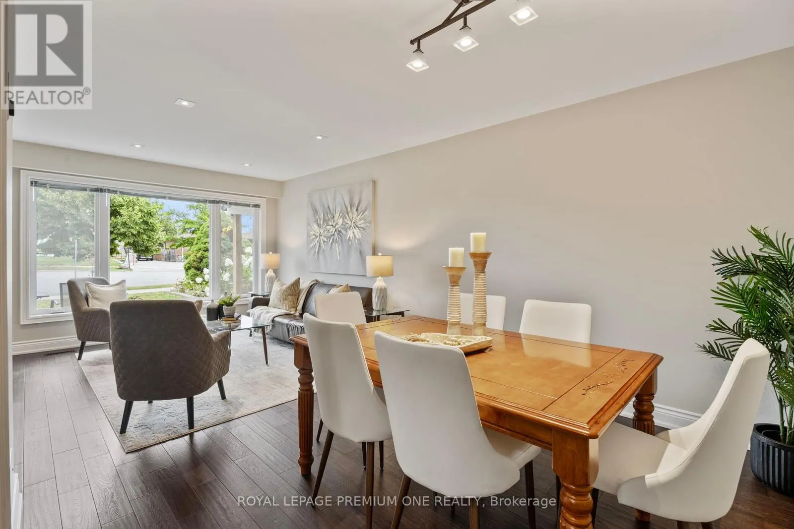 8 BUTTERCUP CRESCENT