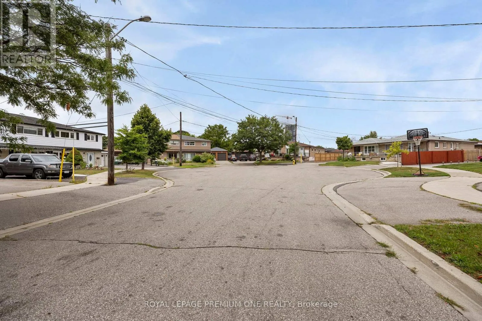 8 BUTTERCUP CRESCENT