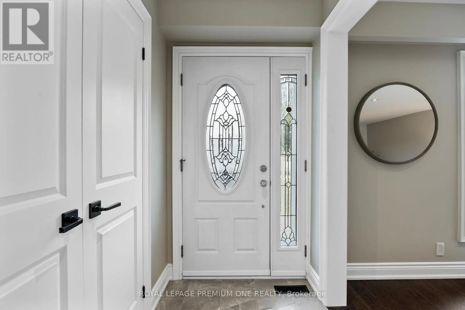 8 BUTTERCUP CRESCENT